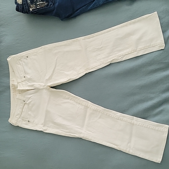 Artist Crop Stretch Capris - Picture 2 of 3